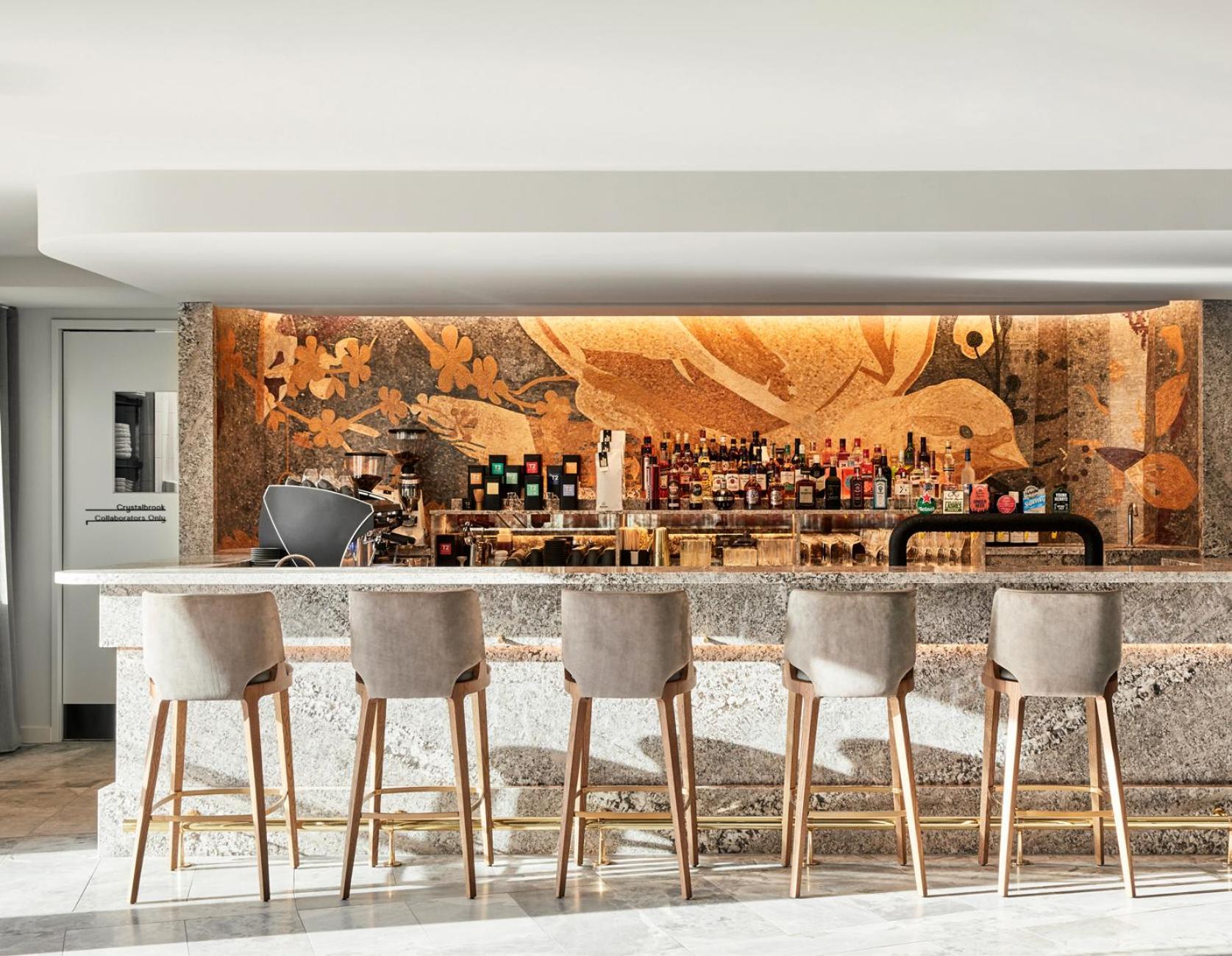Crystalbrook Kingsley Hotel Newcastle Luaran gambar The bar at the 100 East 53rd Street building